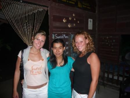 Pom 2 unsere ErsatzMama, die uns die Woche auf Koh phangan durchgefuettert hat.