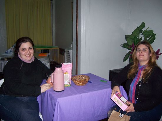 Andrea und Angie beim Mate trinken.