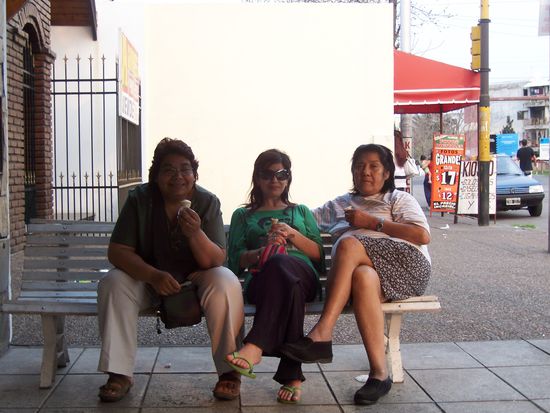 Das sind von links: Angelika, die Leiterin von der Base (ne wirklich ganz liebe), Vany und ihre Mama