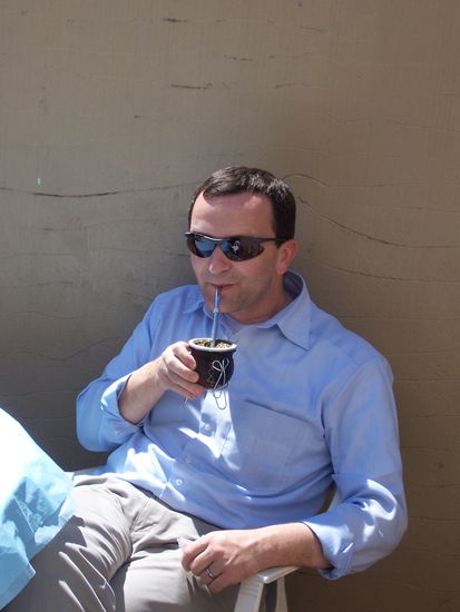 Darf ich vorstellen, mein Onkel beim Mate trinken.