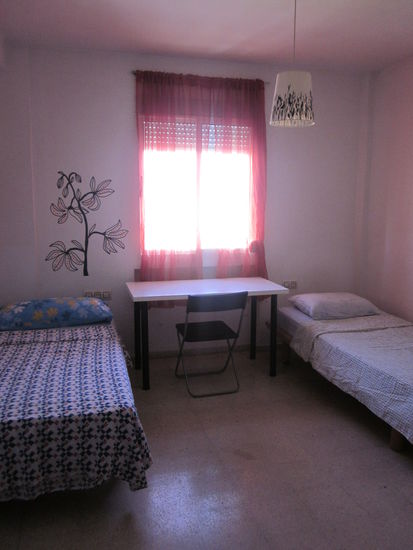 mein Zimmer im Anfangszustand...
Demnächst kommt die gemütlichere Variante..