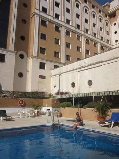 Sonne tanken am Hotel Pool