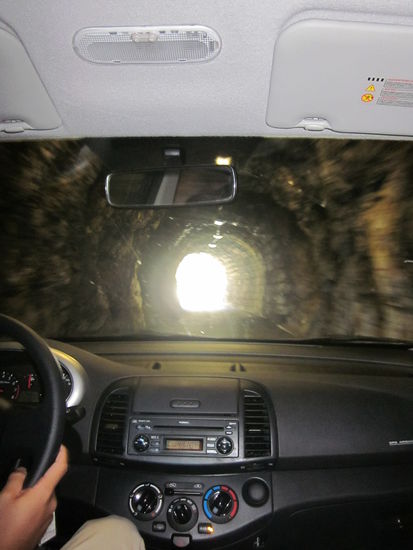 die wohl engste und dunkelste Straße ever..