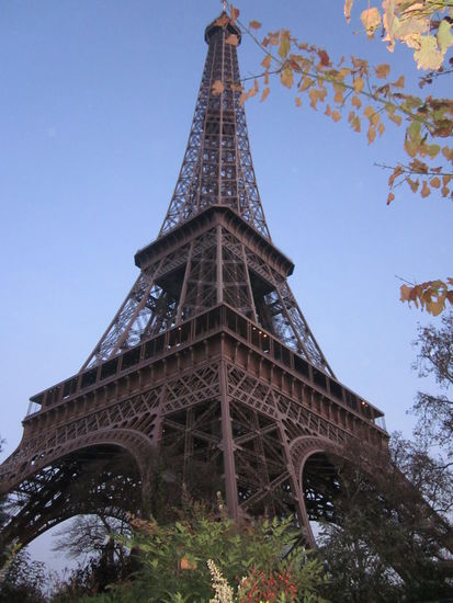 Und jetzt eine 1000-fache Ausführung des Eifelturms, bei Tag und auch bei Nacht