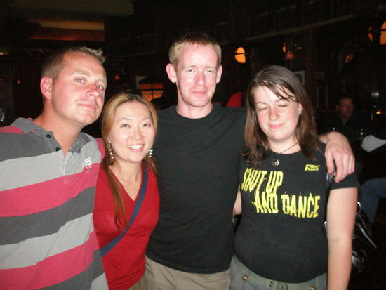 Unterwegs am Samstag abend!
Clemens, Trischa, Keith und Melanie.....und meine Wenigkeit beim fotografieren!