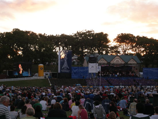 ....und am Abend auf dem Konzert im Park ist auf einmal herrliches Wetter!