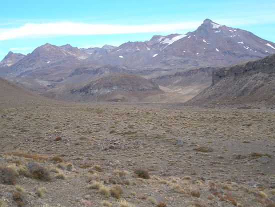 Mount Ruapehu; auch ein Vulkan - der seine Krone jedoch bei seinen vergangenen Ausbruechen verloren hat!