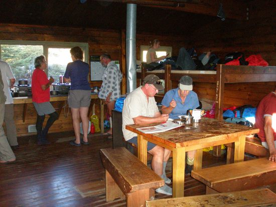 Unsere erste Unterkunft von innen (Waihohonu Huette).