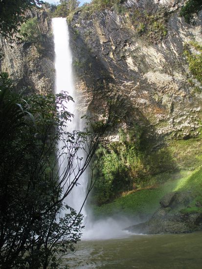 Der Bridal Wasserfall bei Sonnenschein