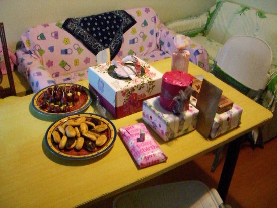 Mimi und meine Geschenke plus Geburtstagstorte