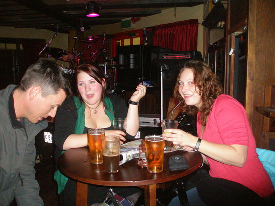 von rechts: Sabine, Milena und ein Australier der mal ein paar Kiwi Girls kennenlernen wollte, bei uns aber an der falschen Adresse war