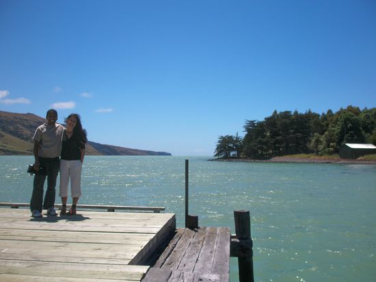 Kumeran und ich am Steg von Pigon's Bay