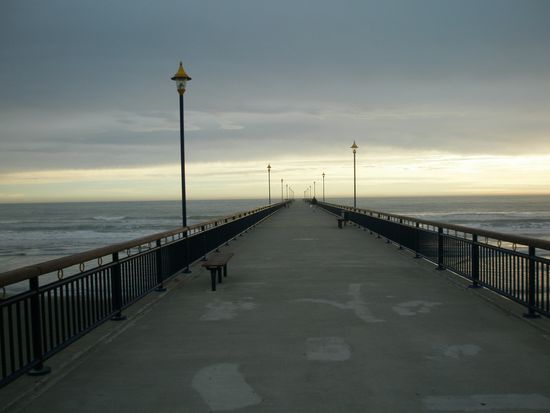 Morgens frueh um 7 Uhr! New Brighton's Pier in der Naehe von Christchurch.