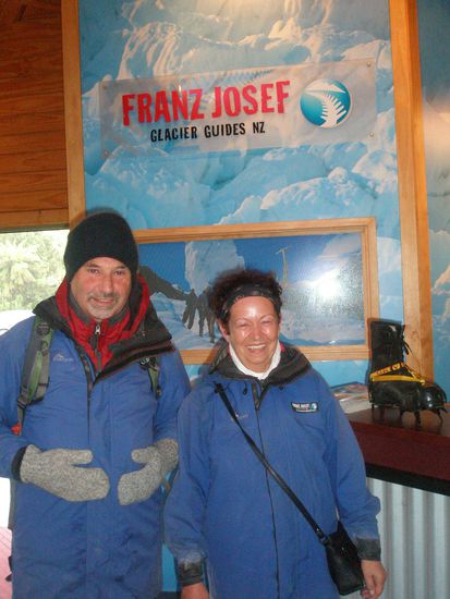 meine Eltern vor der Wanderung noch trocken, am lachen und frisch eingekleidet