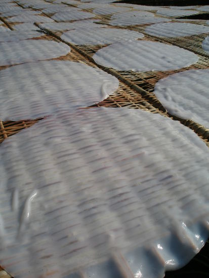 Reisnudelteig wird getrocknet