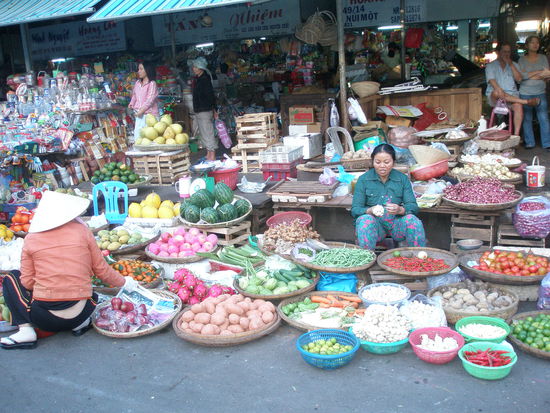 ein typisches Bild von den Maerkten in Vietnam