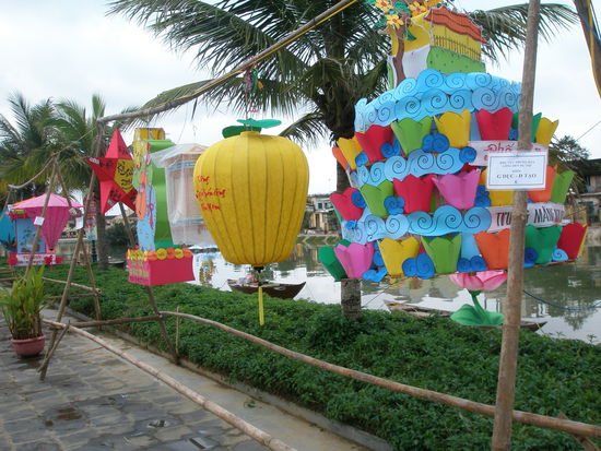 ueberall Laternen, eine schoener als die andere