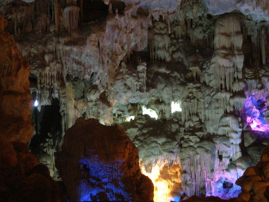 Kalksteinhoehle von innen