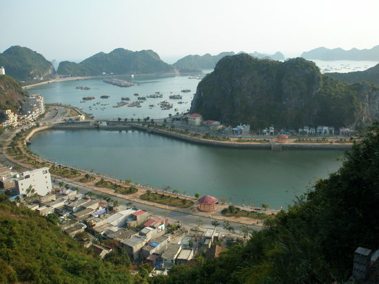 Cat Ba Stadt von oben