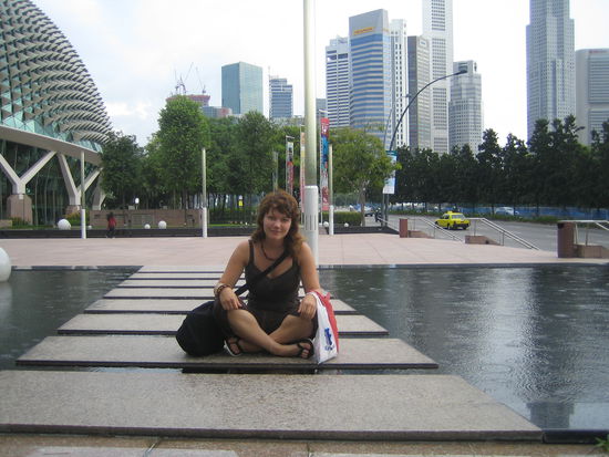 wer genau hinsieht, kann auch den tropischen "Regen" erkennen
(in der Tuete uebrigens meine frische Unterwaesche fuer morgen)