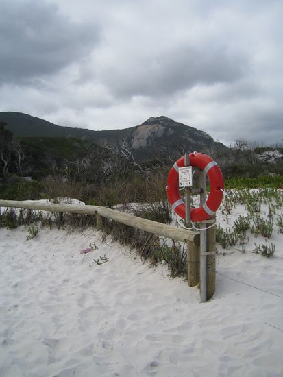 nein das ist kein Schnee, auch wenns so aussieht, sondern der Sand am Squeaky Beach