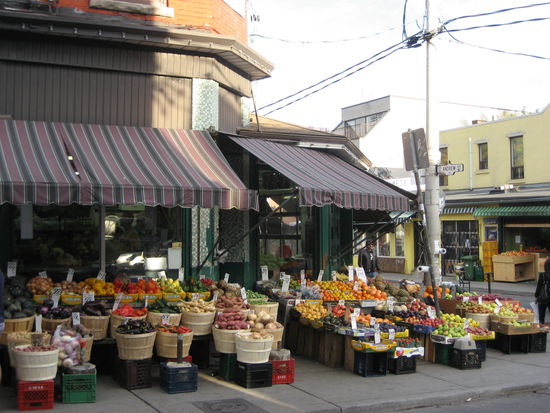 Jede Menge Obst-und Gemüsestände