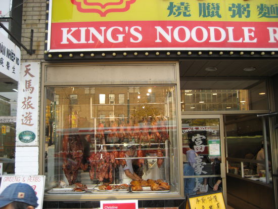 Meerschweinchen oder Katze als Dinner gefällig? You never know was die da verkaufen!