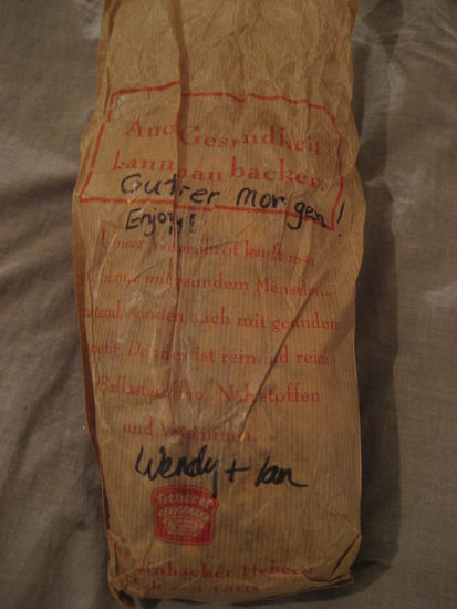 Ian &amp; Wendy sind auf Geschäftsreise in Berlin und bringen mir ein Brot mit - was für eine Freude!! Echtes, deutsches Brot ... für einige Tage jeden Morgen ein wahres Fest!