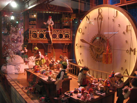 Alle Kinder drücken die Nasen platt