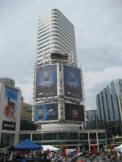 Eaton Center - eine riesige Shopping Mall