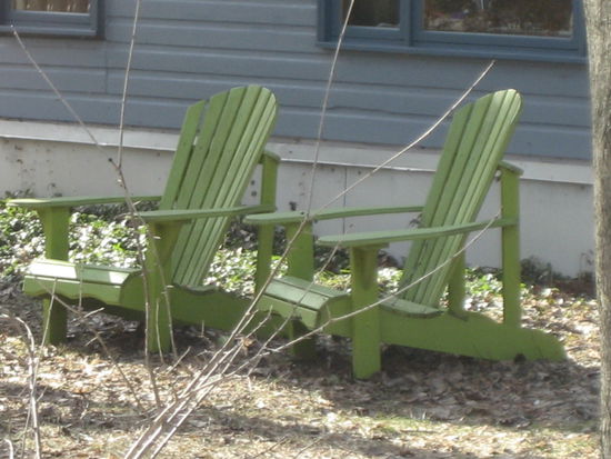 Kanadische (Muskoka) Sonnenstühle - so einen hätte ich gerne zu Hause.