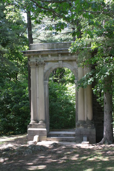 Ehemaliges Eingangsportal einer Bank