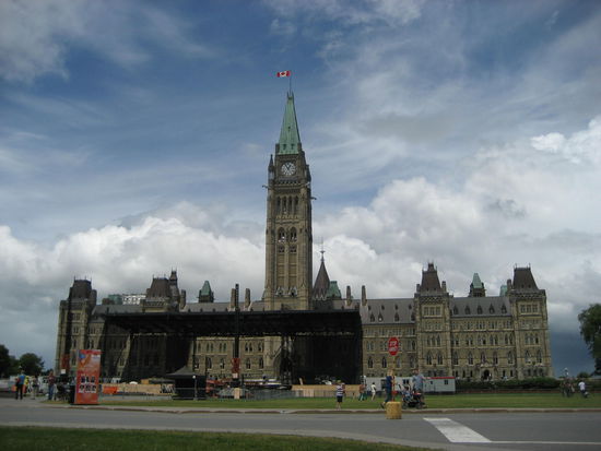 Parliament Hill
Bühnenaufbau für Canada Day am 1. Juli