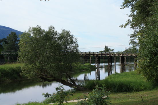Die alte Holzbrücke auf dem Weg zum B&amp;B