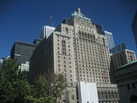 ... und weil es so schön ist, nochmal das Fairmont Royal York Hotel...und dieses Mal mit blauem Himmel
