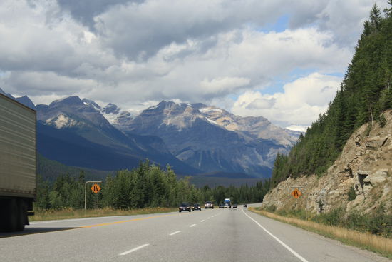 Leider ist es wieder etwas bewölkt, aber wir sind trotzallem von der Schönheit dieses Landes komplett verzaubert