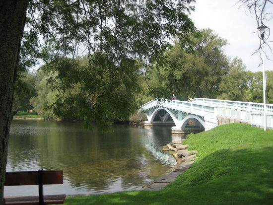Kleine Brücke und Kanäle