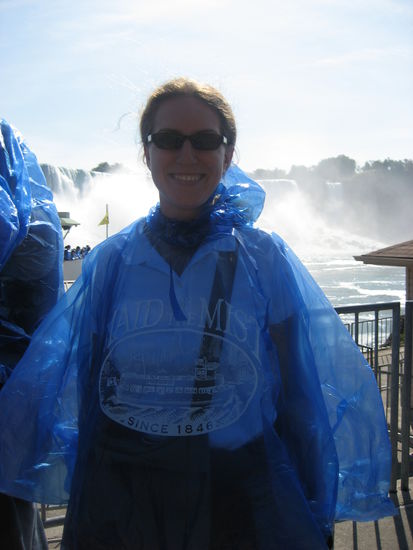 Fertig - es geht auf die Maid of the Mist Tour. Die Boote fahren schon seit 1846 diese Tour - hoffentlich sind die Boote nicht auch so alt...