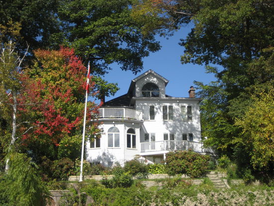 Beneidenswert.... die schauen direkt auf den Lake Ontario