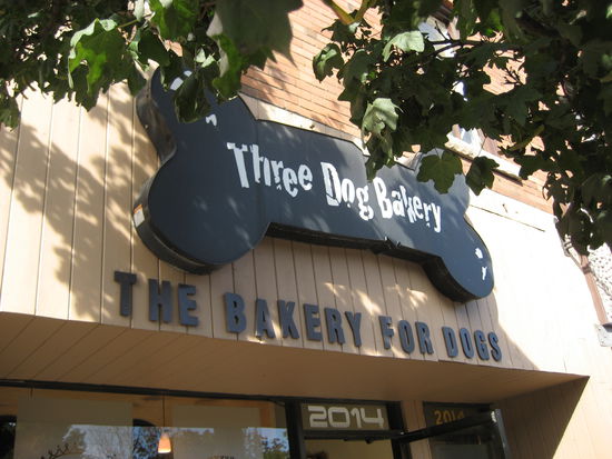 Eine Bäckerei für Hunde???
Typisch nordamerikanisch ????????!!!!!!!!!