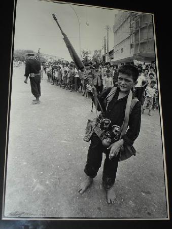 Originalbilder vom Einmarsch der Khmer Rouge in Phnom Penh.