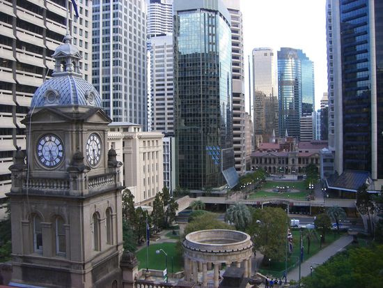 Sicht vom 1. Stock eines Luxushotels, indem wir eigentlich eine Photo-Expo anschauen wollten, die aber nicht gefunden haben und danach beschlossen haben, in den 30. Stock zu fahren