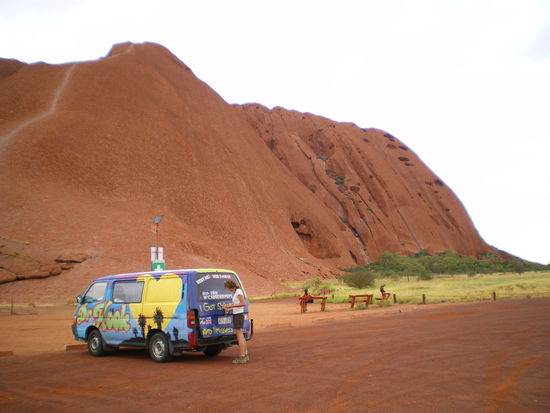 Parkplatz direkt neben Ayers Rock