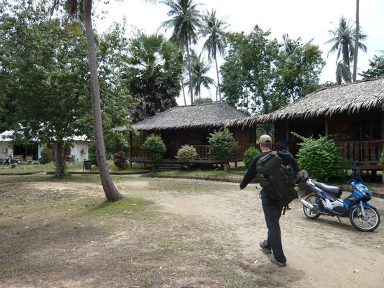 Der linke Bungalows ist unserer - linke Hälfte