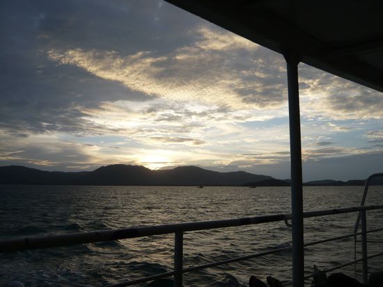 Koh Samui liegt schon vor Sonnenaufgang hinter uns