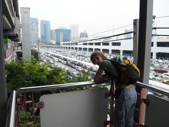 Parkplatz an der Endstation des Sky-Trains - Mo Chid