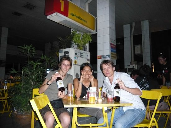 Kerstin - Dao - Johann warten auf den Tankwart