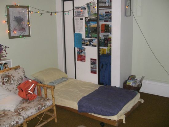 Saras Bett in der "Lounge"