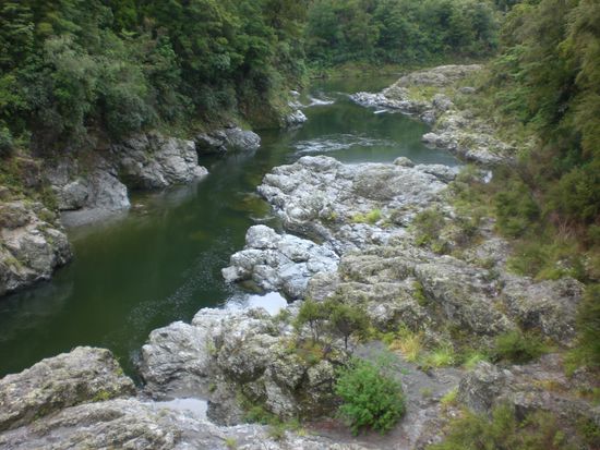 Fluesse schlaengeln sich unserer Route entlang