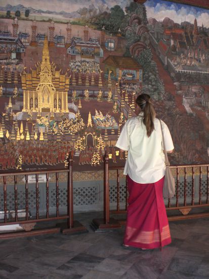 Wandmalereien rings herum um den Palast von innen an der Mauer